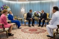 Barack Obama, Hilary Clinton et l'ambassadrice Kristie Kenney rencontrant le roi Bhumibol Adulyadej 